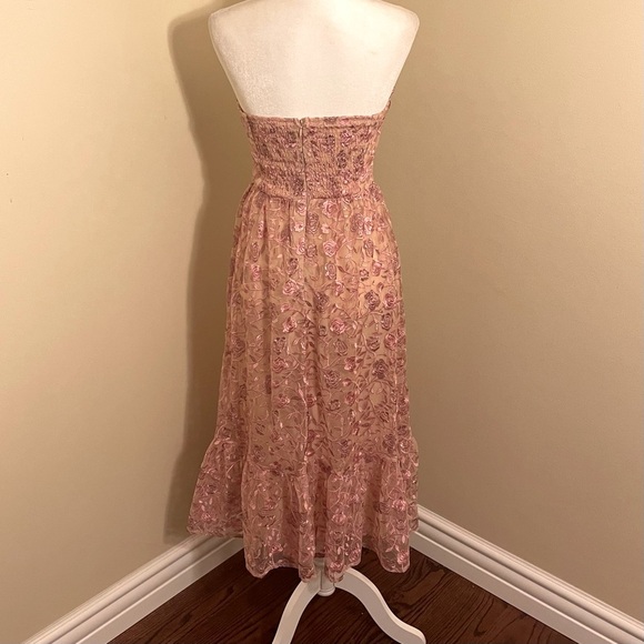 Storia Lace Floral Midi Dress - Picture 4 of 10